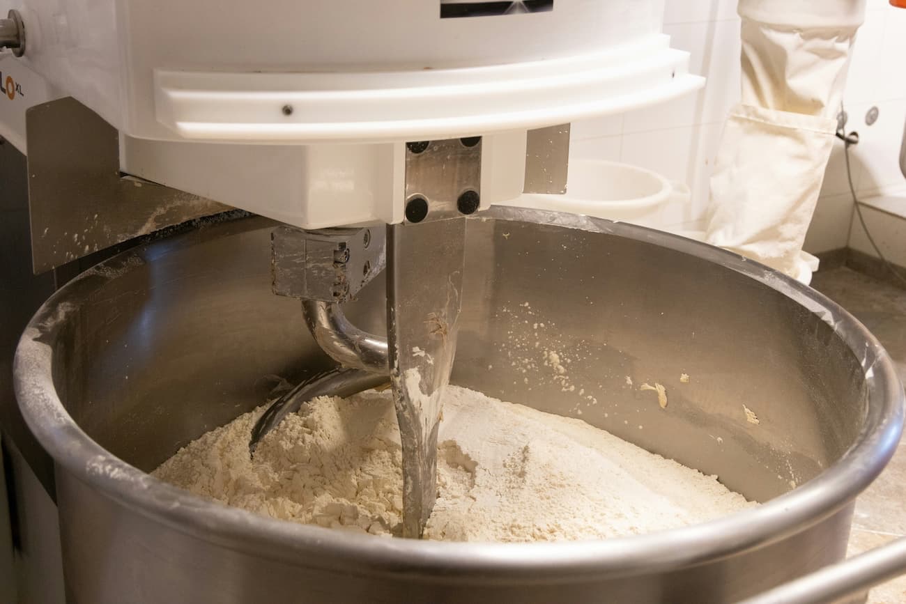 5 Benefits from Mixing Your Dough in a Mixer